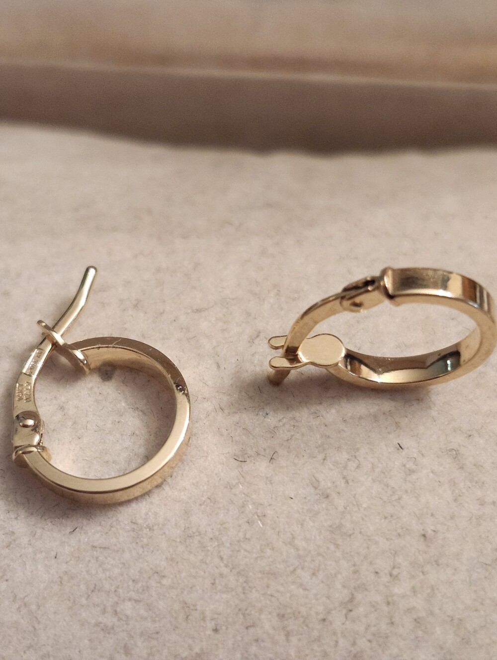 Gold Hoop Huggie Earrings - Polished Gold 14k made in Italy.
